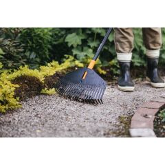 Fiskars 135026-1003464 Solid Medium Orta Yaprak Tırmığı 414 mm